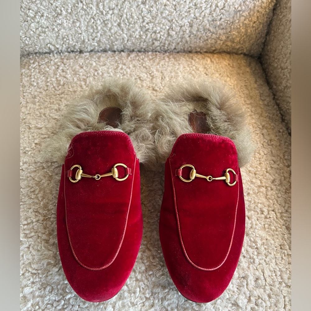 Gucci fur loafers ♥️